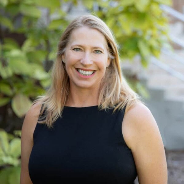 Headshot of Lori Tompos